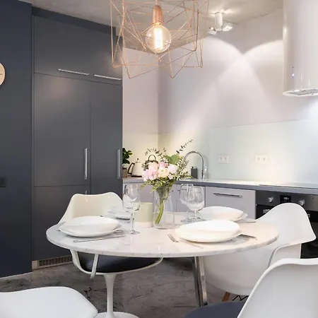 Modern And Elegant With Bathtub In Cracow Center By Renters