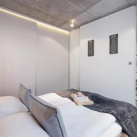 Modern And Elegant With Bathtub In Cracow Center By Renters 公寓
