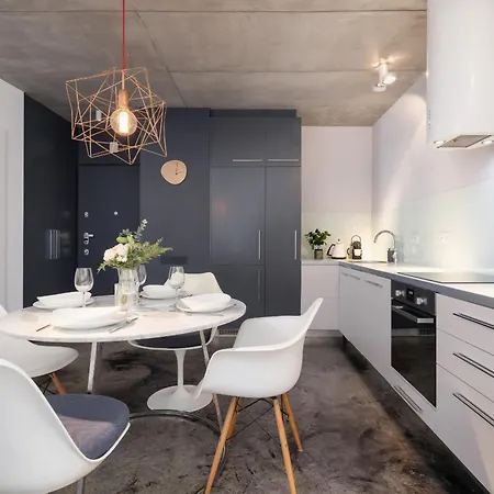Modern And Elegant With Bathtub In Cracow Center By Renters 公寓 *