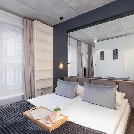 Modern And Elegant With Bathtub In Cracow Center By Renters 克拉科夫