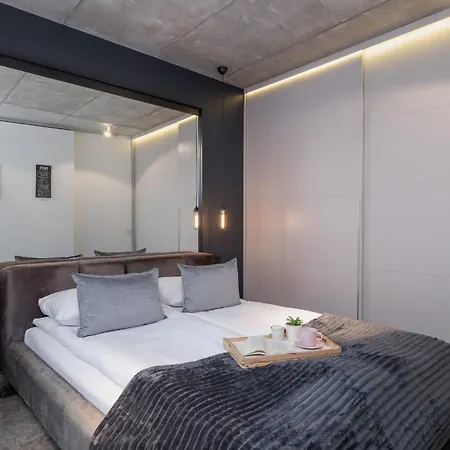 Modern And Elegant With Bathtub In Cracow Center By Renters Krakov